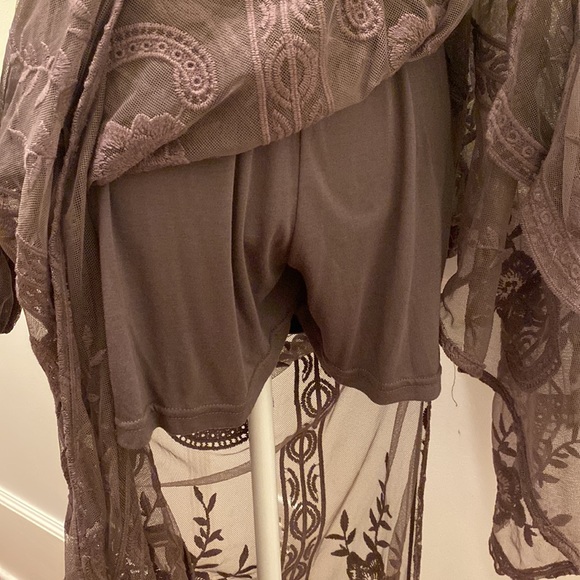 Deep V Floral Lace Romper - Picture 7 of 10